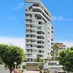 Lavish 3-Bed With Wraparound Balcony And Pool