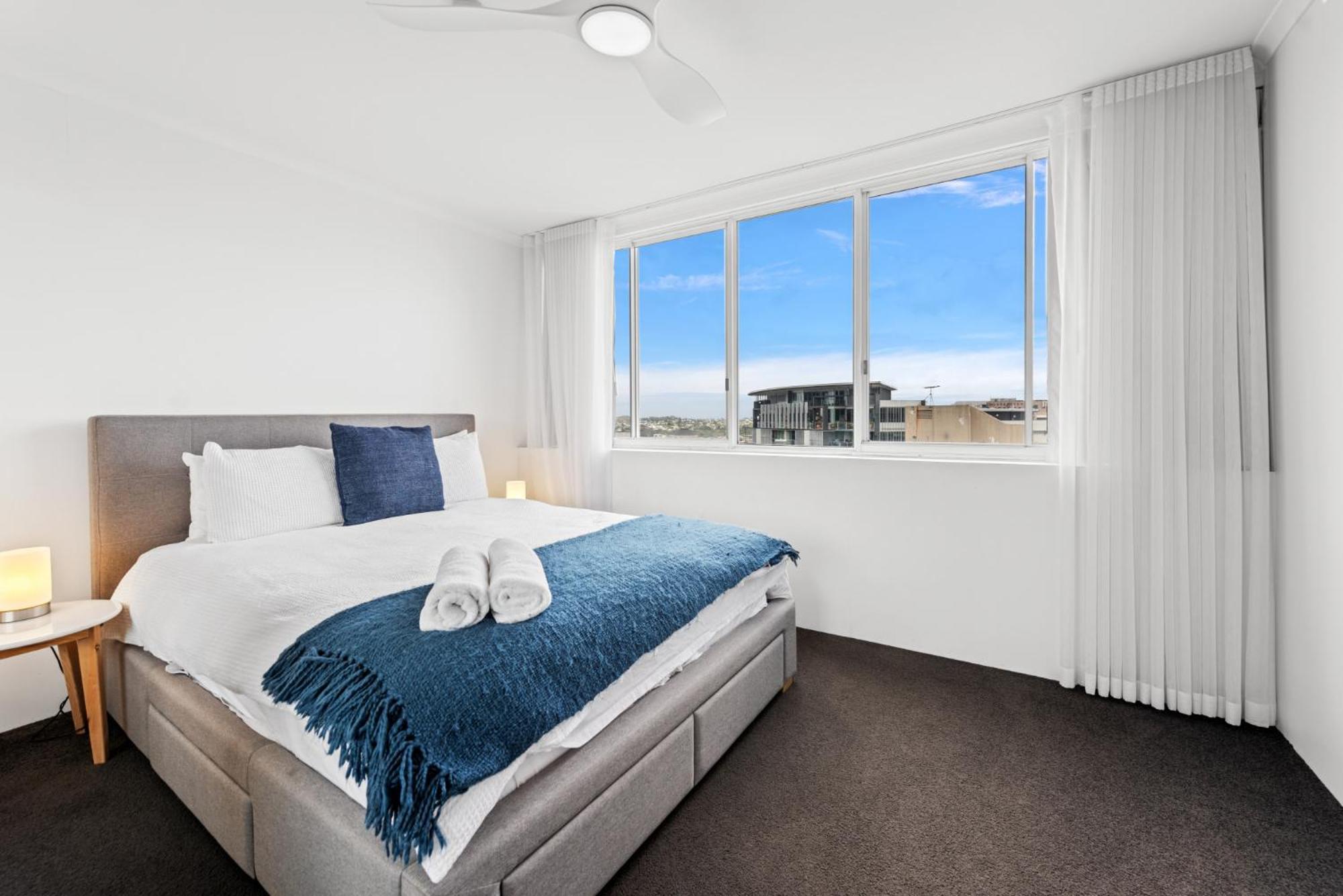 Lavish 3-bed With Wraparound Balcony And Pool Apartment Brisbane