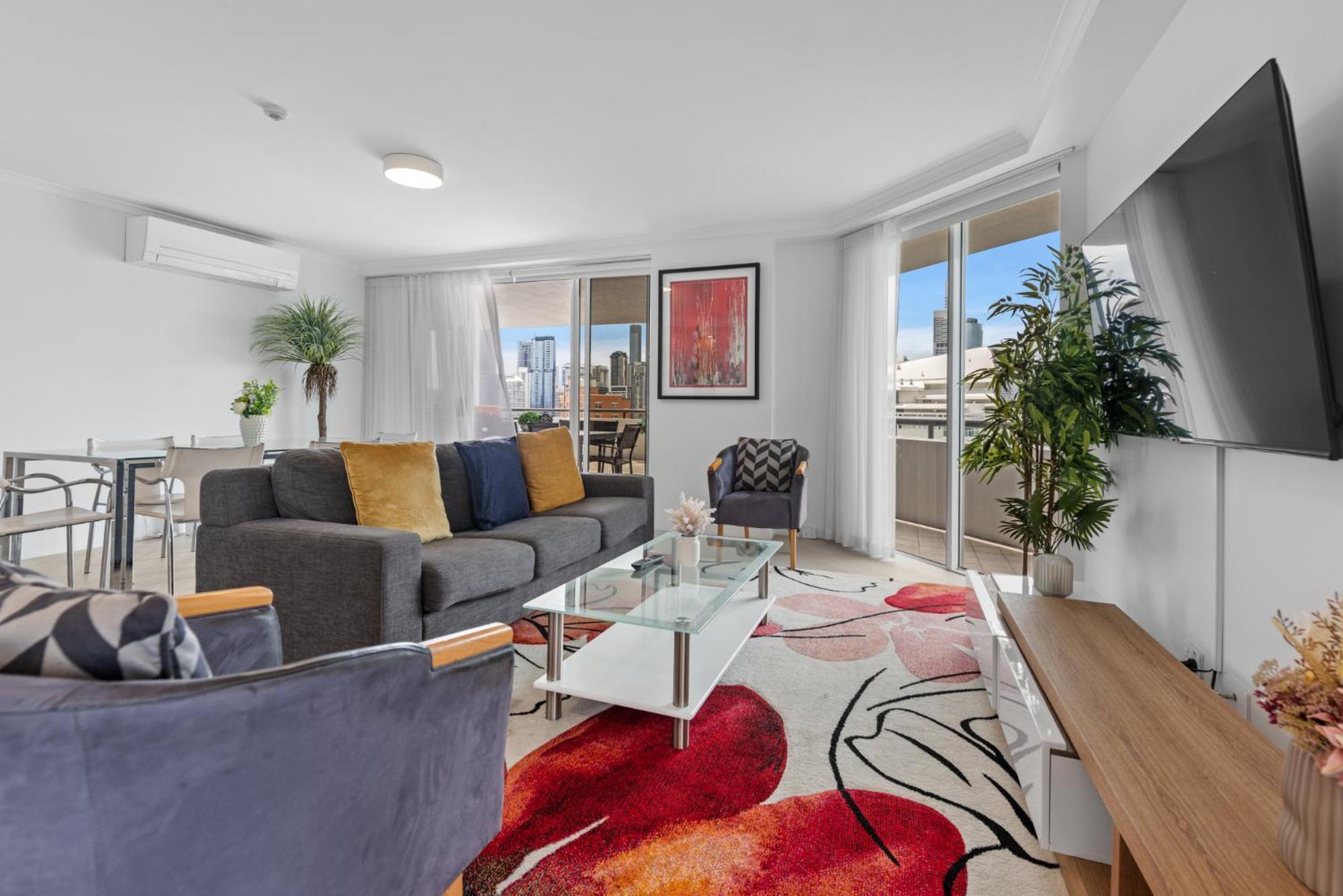 Apartment Lavish 3-bed With Wraparound Balcony And Pool Brisbane