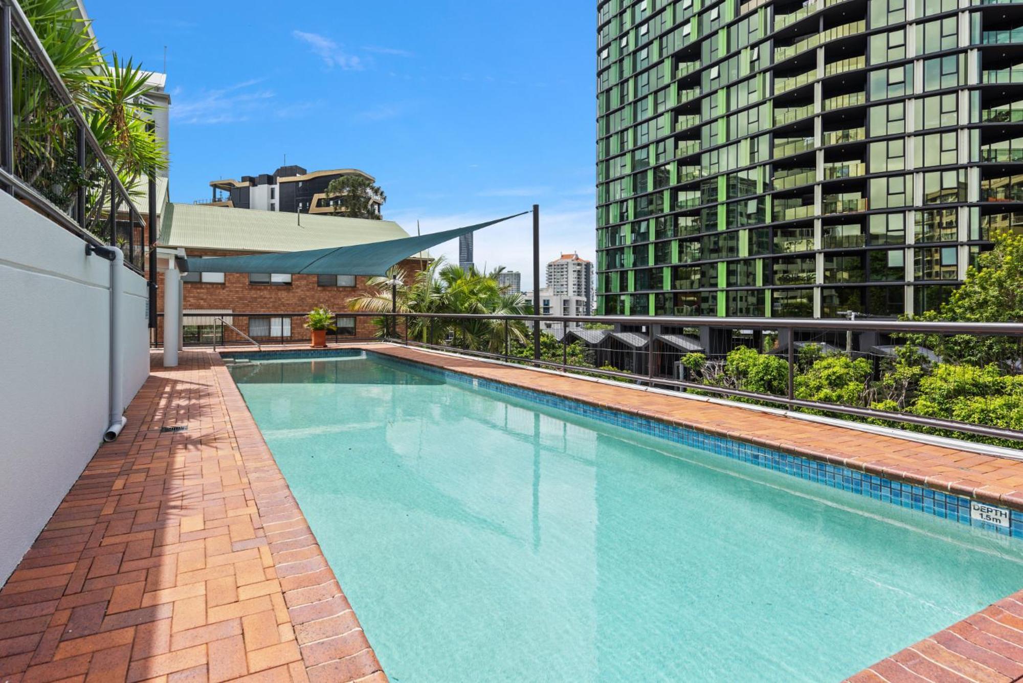 Lavish 3-bed With Wraparound Balcony And Pool